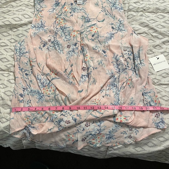 🌻Pastel Pink Floral Wrap Top - Picture 13 of 13